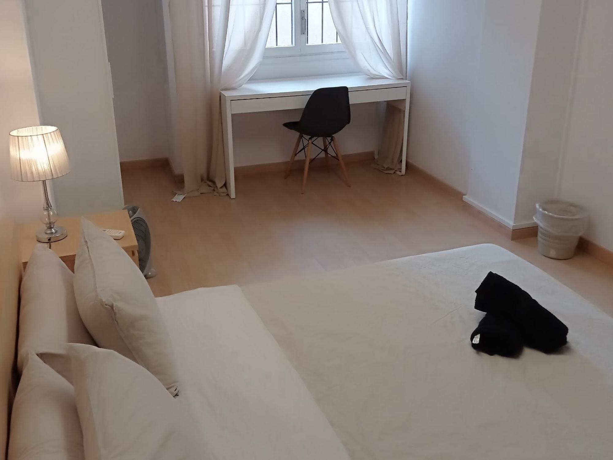 Bright Private Double Center Metro L-1 Urgell L-5 Hospital Clinic Gasthuis Barcelona